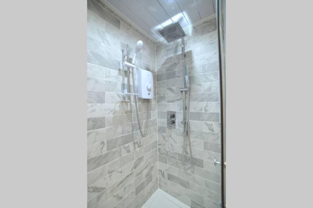 Executive Central Self Contained Flat By Cozynest 雷丁 外观 照片