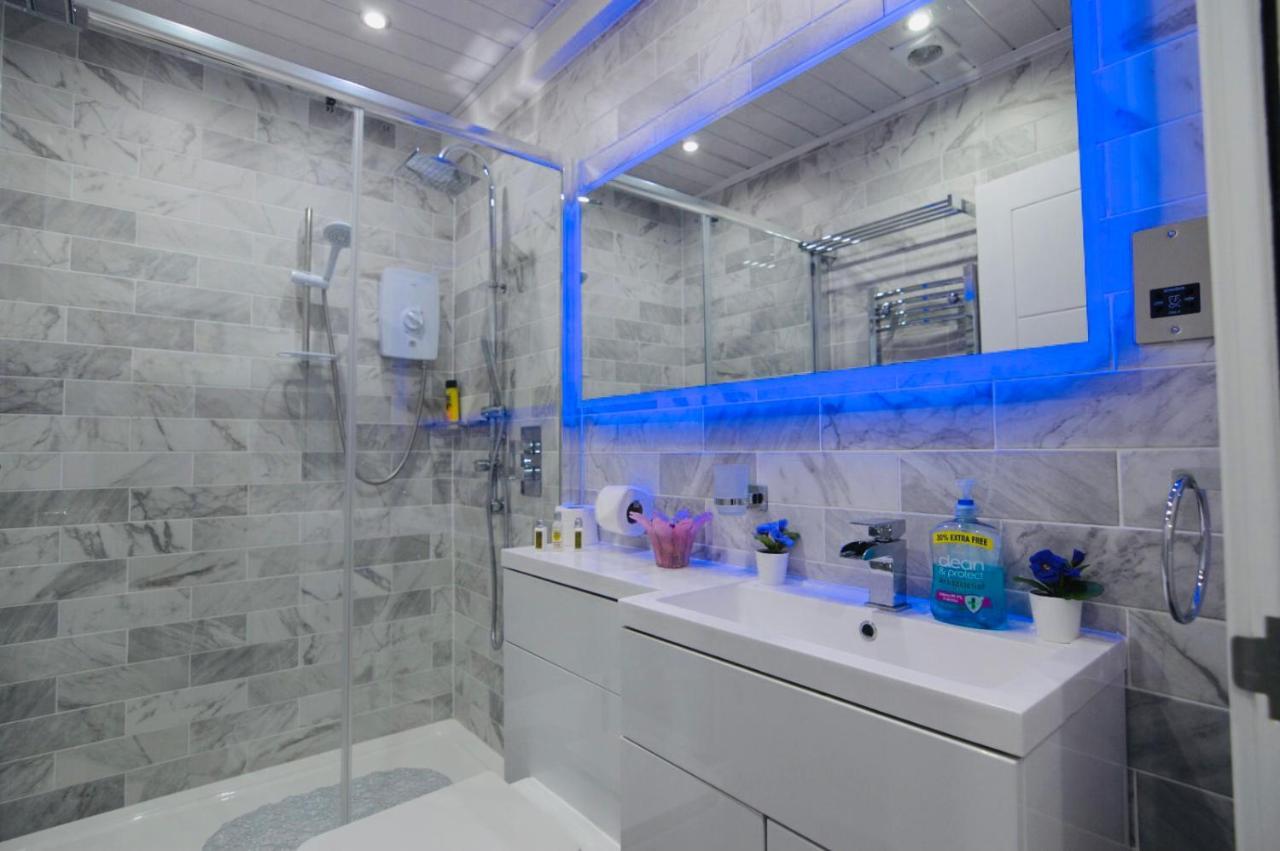 Executive Central Self Contained Flat By Cozynest 雷丁 外观 照片